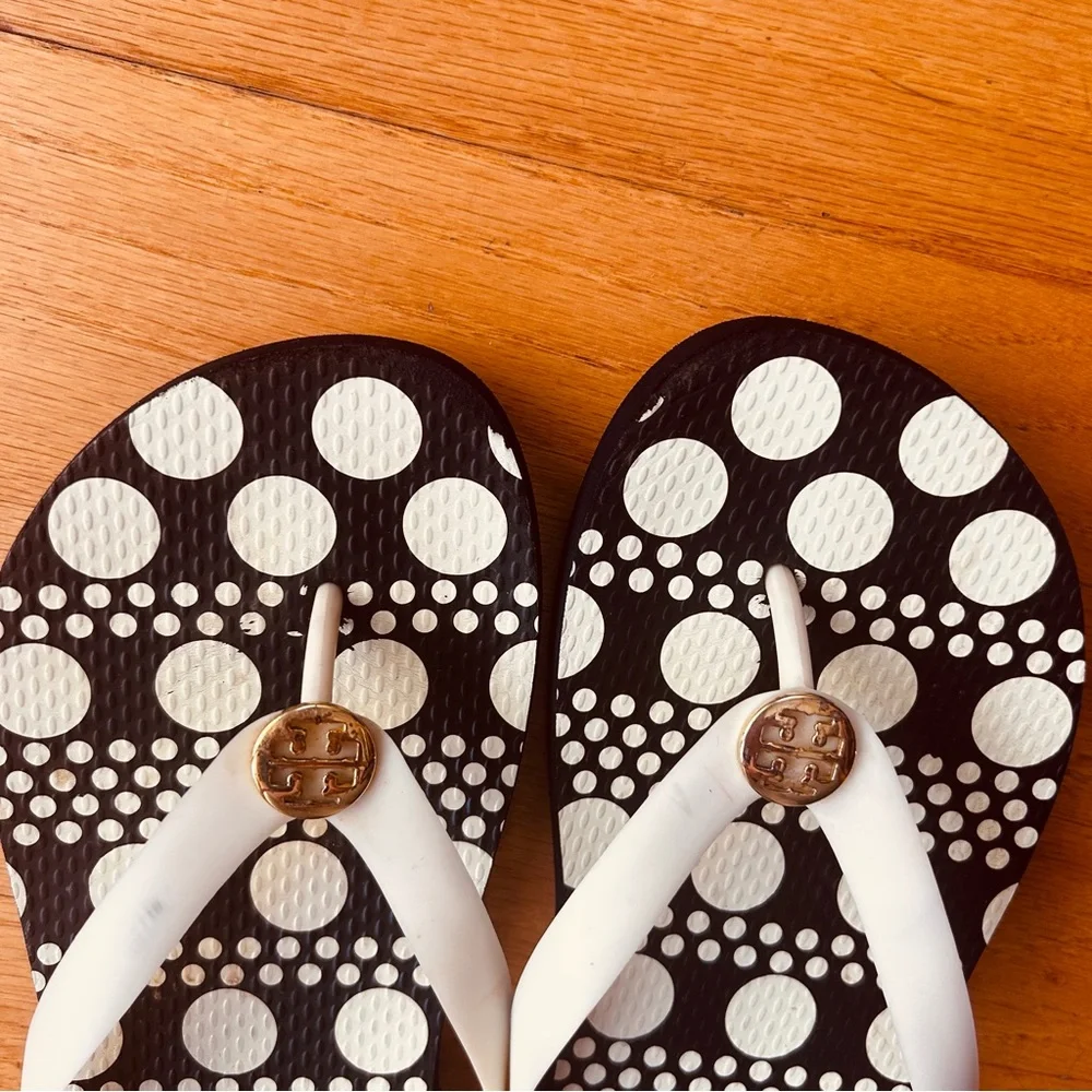 Tory Burch Polka Dot Black and Off White Classic Flip Flop Sandals Size 9 Gold T - Picture 10 of 11